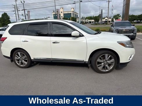 Used 2015 Nissan Pathfinder Platinum FWD image 3