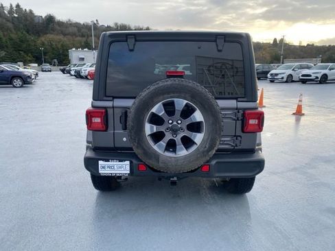 Used 2018 Jeep Wrangler Unlimited Sahara image 7