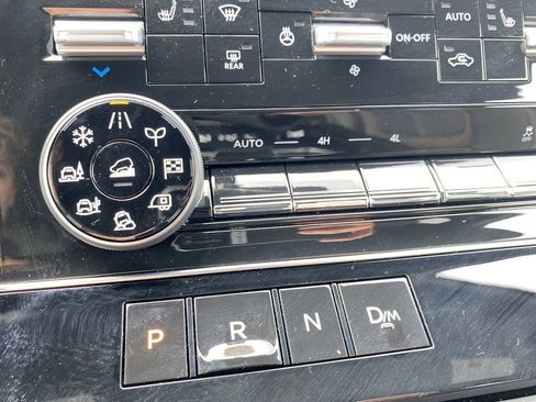 New 2025 Nissan Armada SL w/ Captain's Chari Seat Package image 26