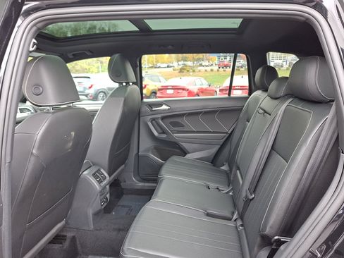 Used 2023 Volkswagen Tiguan SE R-Line image 10