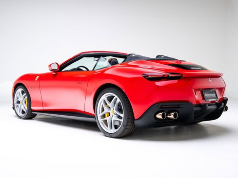 Used 2025 Ferrari Roma Spider image 15