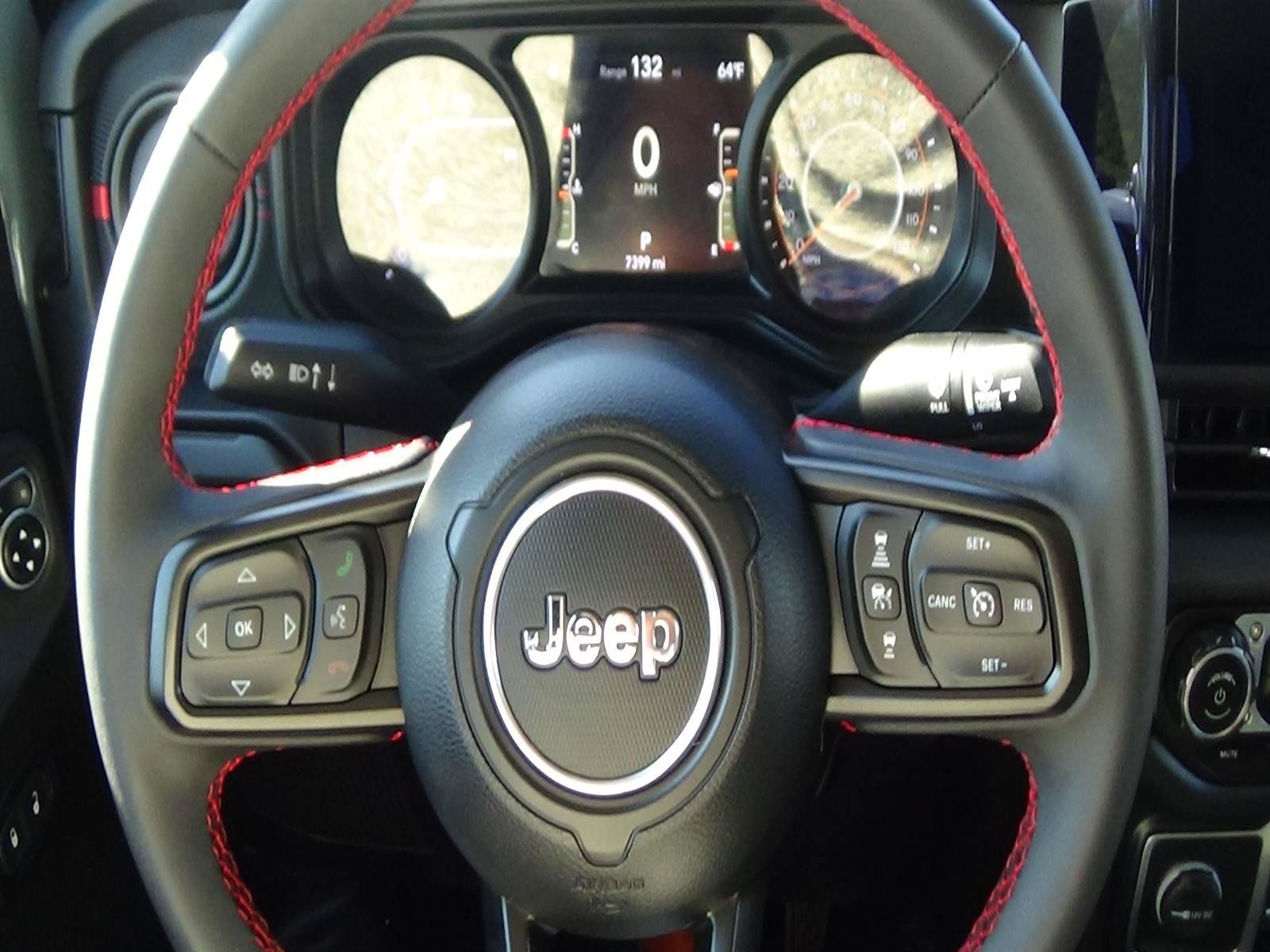 Used 2024 Jeep Gladiator Rubicon w/ Technology Group AWD/4WD image 17