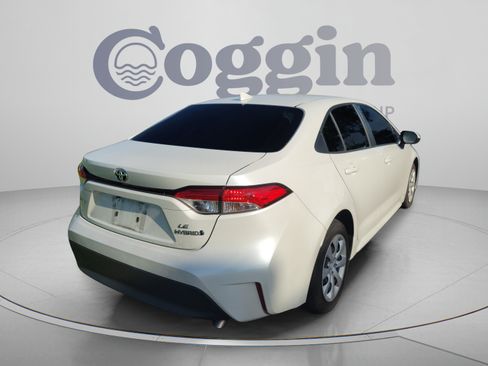 Used 2023 Toyota Corolla LE FWD image 5