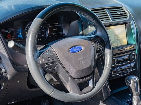 Used 2018 Ford Explorer XLT w/ Equipment Group 202A image 25
