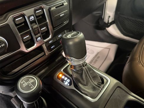 Used 2020 Jeep Wrangler Unlimited Sahara image 21