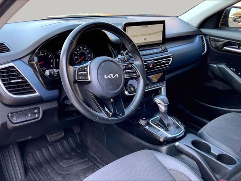 Used 2023 Kia Seltos S w/ Navigation Package FWD image 18