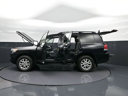 Used 2016 Toyota Land Cruiser image 49