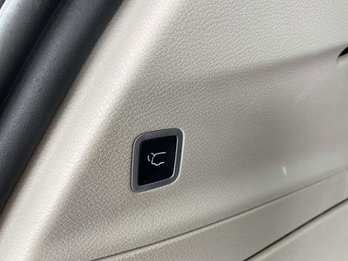 Used 2019 Chrysler Pacifica Touring-L FWD image 6