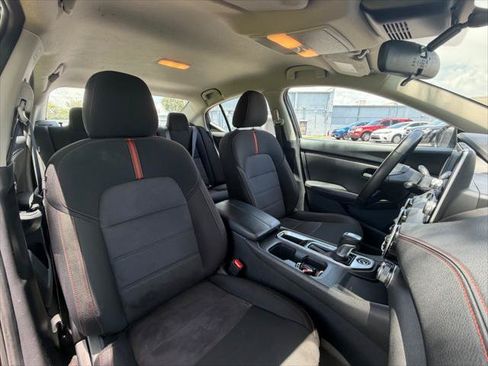 Used 2025 Nissan Sentra SR FWD image 13