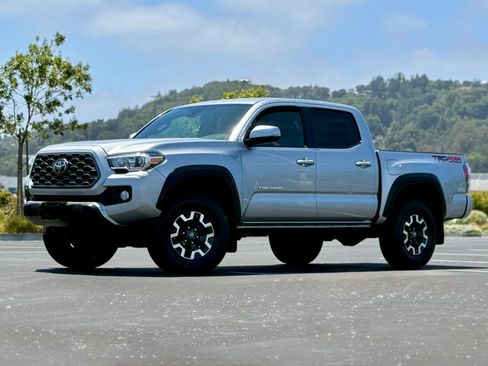 Used 2022 Toyota Tacoma TRD Off-Road w/ Technology Package AWD/4WD image 1