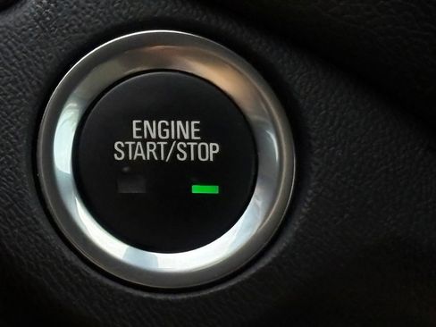Used 2020 Chevrolet Equinox LT FWD image 22