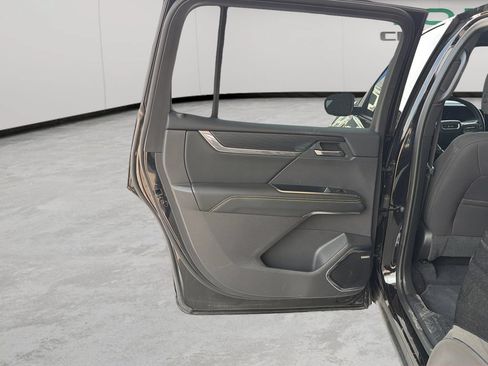 Used 2025 GMC Acadia Elevation AWD/4WD image 42
