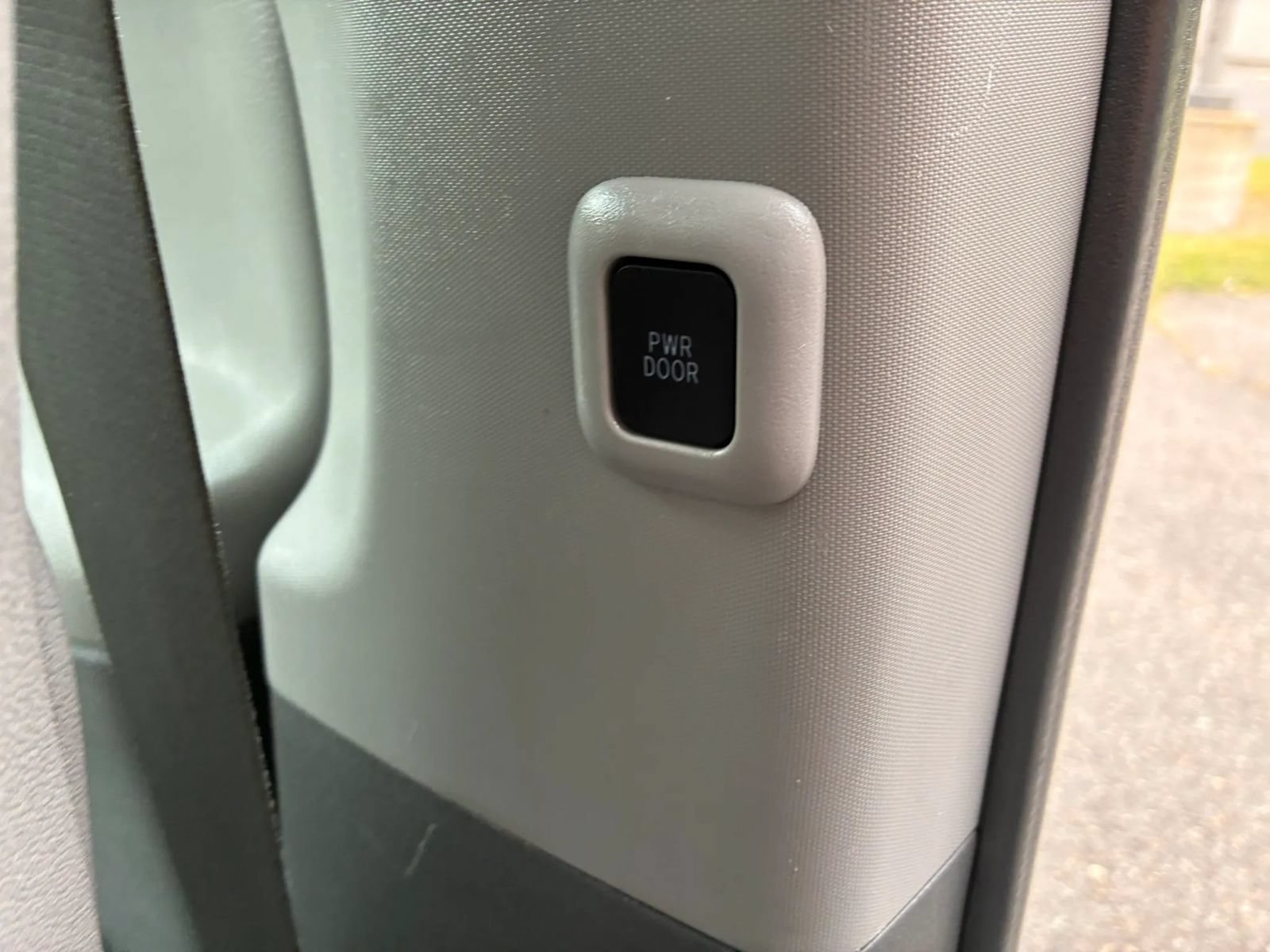 Used 2015 Toyota Sienna XLE FWD image 41