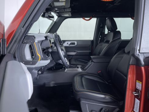 Used 2023 Ford Bronco Badlands image 15