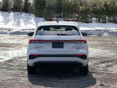 Used 2024 Audi Q4 e-tron Premium image 6
