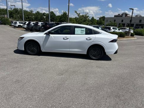 New 2026 Nissan Sentra SV w/ SV Convenience Package FWD image 4