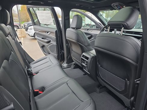 New 2026 Jeep Grand Cherokee Limited AWD/4WD image 11