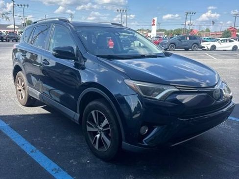 Used 2018 Toyota RAV4 XLE AWD/4WD image 2