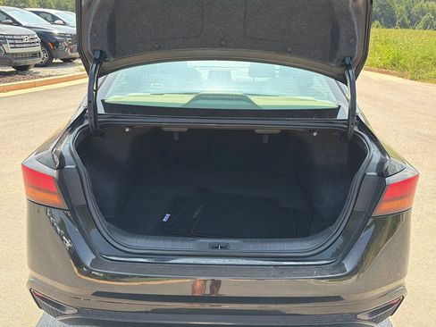 Used 2025 Nissan Altima 2.5 SV FWD image 18