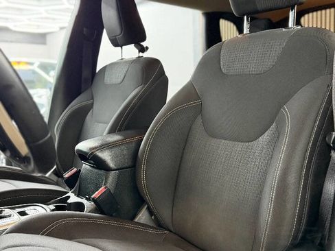 Used 2015 Jeep Cherokee Latitude image 3