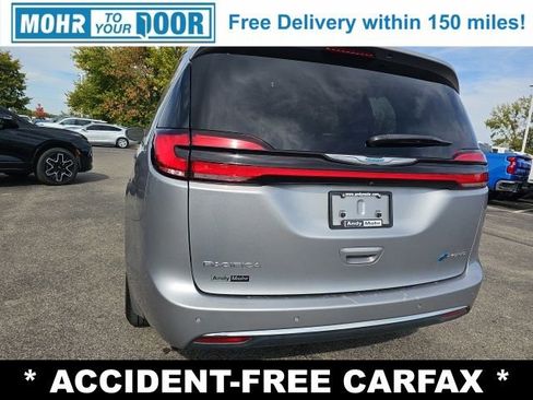 Used 2021 Chrysler Pacifica Touring-L image 12