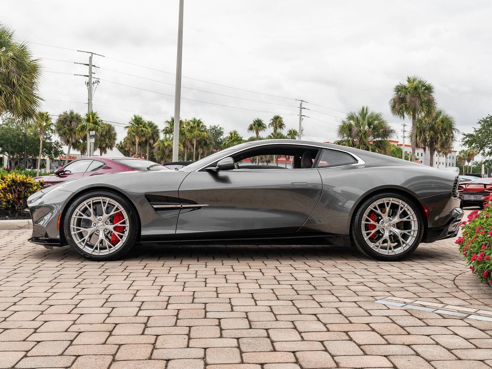 Used 2025 Aston Martin Vanquish RWD image 25