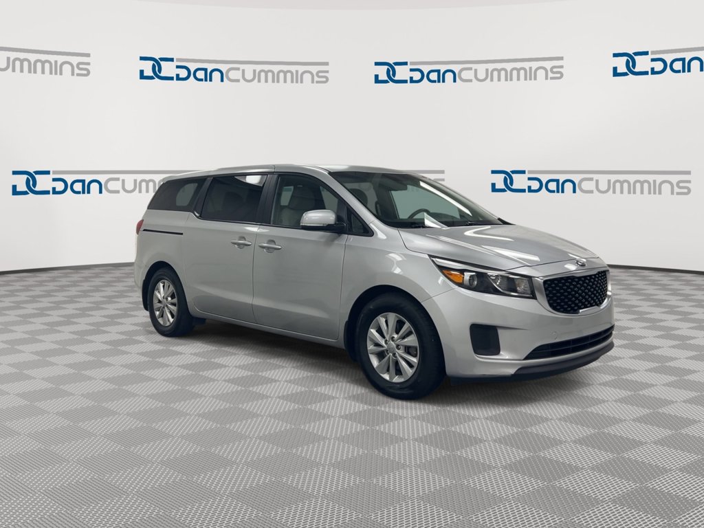 Used 2018 Kia Sedona LX FWD image 2