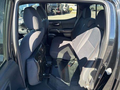 Used 2020 Toyota Tacoma TRD Off-Road AWD/4WD image 21