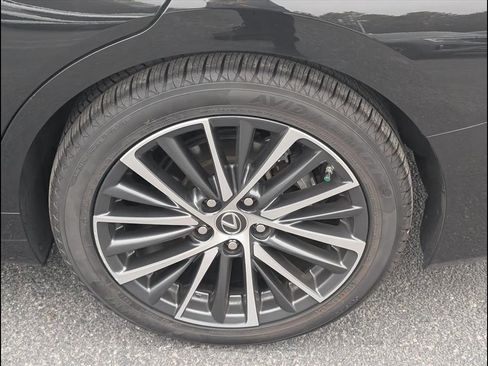 Used 2024 Lexus ES 300h w/ Premium Package image 22