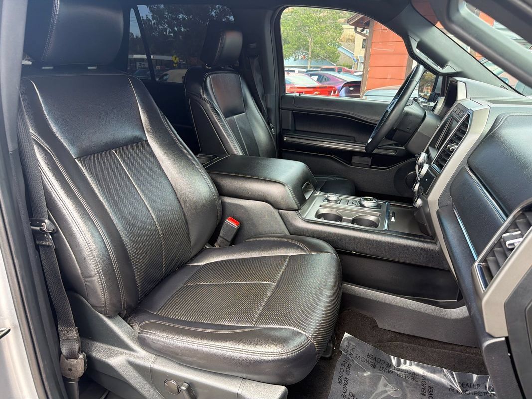 Used 2020 Ford Expedition XLT w/ Equipment Group 202A AWD/4WD image 21