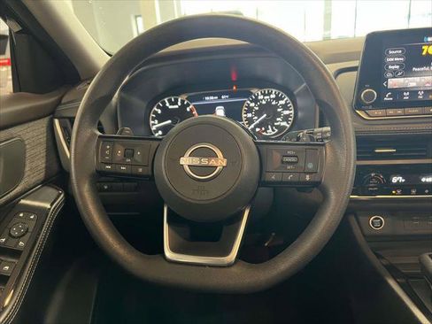 Used 2023 Nissan Rogue SV image 16