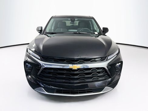 Used 2025 Chevrolet Blazer LT FWD image 2