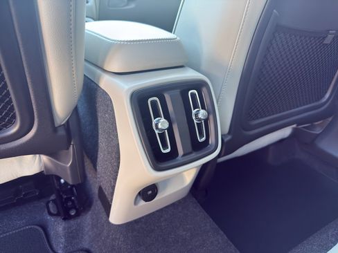 New 2026 Volvo XC40 B5 Ultra w/ Protection Package image 28