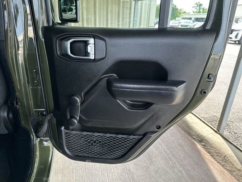 Used 2023 Jeep Gladiator Sport AWD/4WD image 30