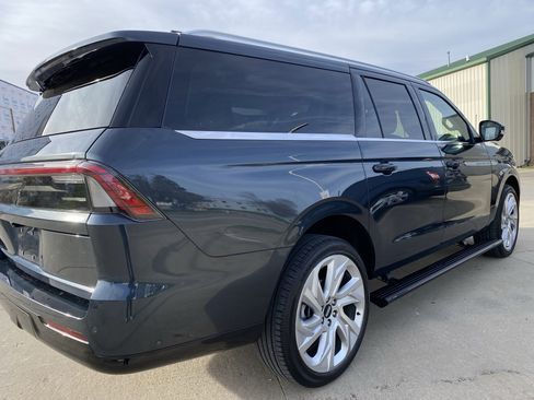 Used 2025 Lincoln Navigator L Reserve image 9