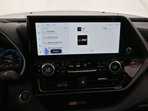 Used 2026 Toyota Highlander Limited image 8