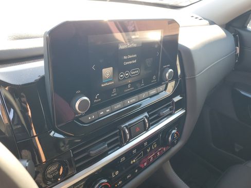 New 2025 Nissan Pathfinder SV image 28