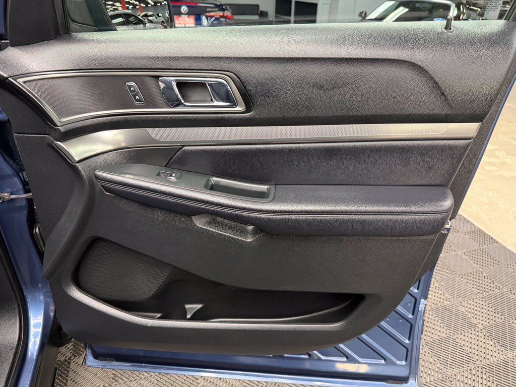 Used 2018 Ford Explorer XLT FWD image 54