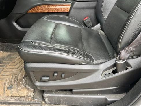 Used 2017 Chevrolet Suburban Premier AWD/4WD image 16