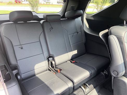 Used 2025 Chevrolet Traverse Z71 w/ Enhanced Driving Package AWD/4WD image 17