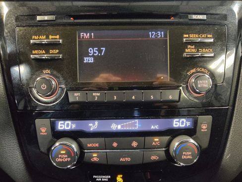 Used 2017 Nissan Rogue Sport SV image 25