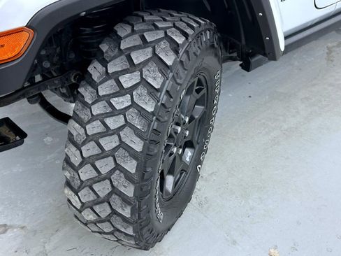 Used 2022 Jeep Gladiator Willys image 23