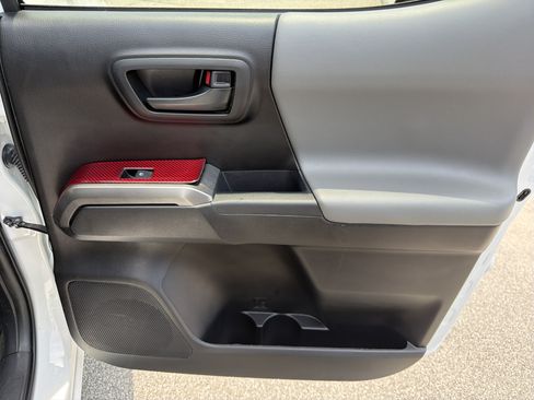 Used 2022 Toyota Tacoma SR5 w/ Technology Package RWD image 17