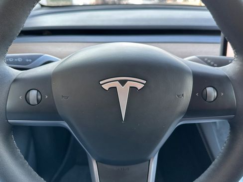 Used 2025 Tesla Model Y Long Range image 24
