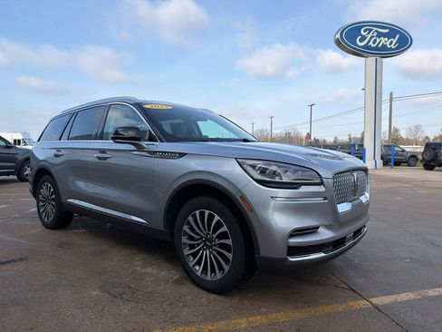Used 2023 Lincoln Aviator AWD w/ Premium Package image 7