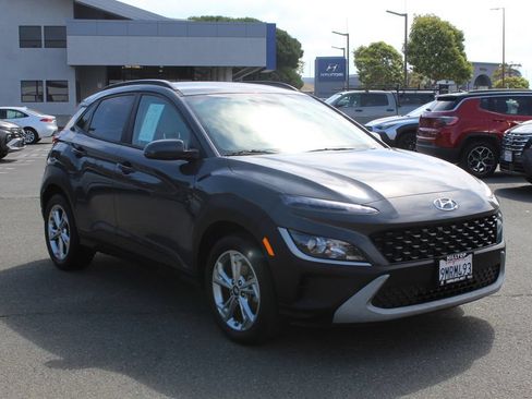 Used 2023 Hyundai Kona SEL w/ Cargo Package FWD image 5