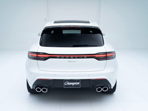 Used 2026 Porsche Macan AWD/4WD image 10
