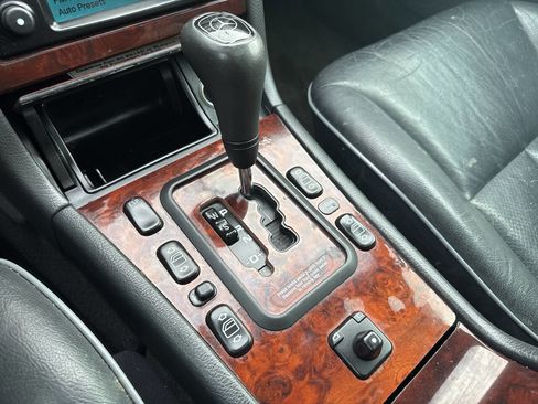 Used 2000 Mercedes-Benz E 320 4MATIC Wagon image 34