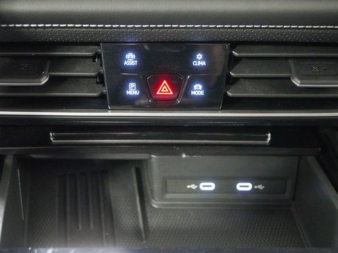 Used 2025 Volkswagen Atlas SE image 39