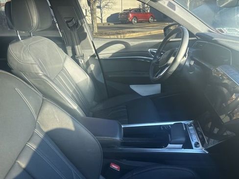 Used 2024 Audi Q8 e-tron Prestige w/ Prestige Package image 10